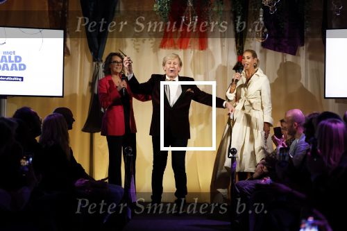 Amsterdam 2 december 2024
Addy v d Krommenacker heeft kleding ontworpen voor terre des Hommes .
oa Carolien ter Linden Jet de Nijs Justine Marcella Dwight v d Vijver Duco Bauwens Marianne Timmer en Laurien Verstraten liepen mee met de show.