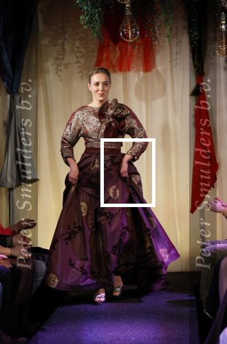 Amsterdam 2 december 2024
Addy v d Krommenacker heeft kleding ontworpen voor terre des Hommes .
oa Carolien ter Linden Jet de Nijs Justine Marcella Dwight v d Vijver Duco Bauwens Marianne Timmer en Laurien Verstraten liepen mee met de show.
