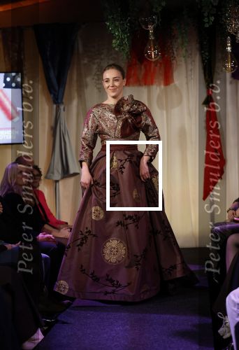 Amsterdam 2 december 2024
Addy v d Krommenacker heeft kleding ontworpen voor terre des Hommes .
oa Carolien ter Linden Jet de Nijs Justine Marcella Dwight v d Vijver Duco Bauwens Marianne Timmer en Laurien Verstraten liepen mee met de show.