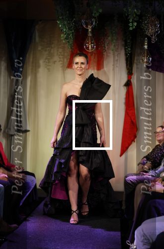 Amsterdam 2 december 2024
Addy v d Krommenacker heeft kleding ontworpen voor terre des Hommes .
oa Carolien ter Linden Jet de Nijs Justine Marcella Dwight v d Vijver Duco Bauwens Marianne Timmer en Laurien Verstraten liepen mee met de show.