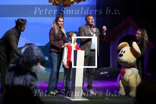 Oosterhout 23 oktober 2024
 OfficiÃ«le opening (door kinderen van de Podiumkids Kinderjury) in Theater De Bussel in Oosterhout. Albert Verlinde is erbij als voorzitter van de stichting
 Nationaal Theaterfonds. Lucille Werner gaat vanaf de KinderTheaterWeek het voorzitter-stokje van Albert overnemen bij deze stichting. Samen deden ze de opening.