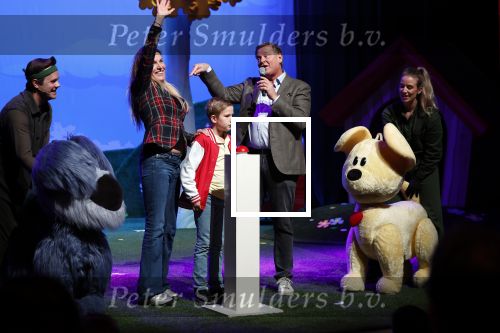 Oosterhout 23 oktober 2024
 OfficiÃ«le opening (door kinderen van de Podiumkids Kinderjury) in Theater De Bussel in Oosterhout. Albert Verlinde is erbij als voorzitter van de stichting
 Nationaal Theaterfonds. Lucille Werner gaat vanaf de KinderTheaterWeek het voorzitter-stokje van Albert overnemen bij deze stichting. Samen deden ze de opening.