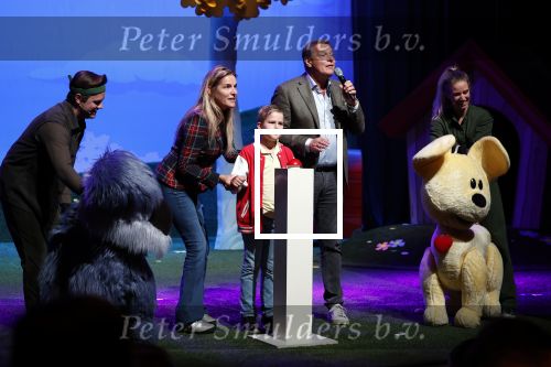 Oosterhout 23 oktober 2024
 OfficiÃ«le opening (door kinderen van de Podiumkids Kinderjury) in Theater De Bussel in Oosterhout. Albert Verlinde is erbij als voorzitter van de stichting
 Nationaal Theaterfonds. Lucille Werner gaat vanaf de KinderTheaterWeek het voorzitter-stokje van Albert overnemen bij deze stichting. Samen deden ze de opening.
