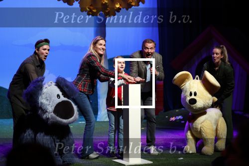 Oosterhout 23 oktober 2024
 OfficiÃ«le opening (door kinderen van de Podiumkids Kinderjury) in Theater De Bussel in Oosterhout. Albert Verlinde is erbij als voorzitter van de stichting
 Nationaal Theaterfonds. Lucille Werner gaat vanaf de KinderTheaterWeek het voorzitter-stokje van Albert overnemen bij deze stichting. Samen deden ze de opening.