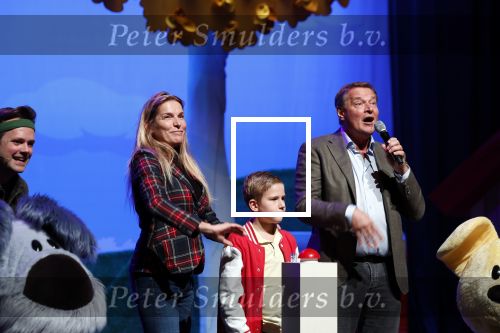 Oosterhout 23 oktober 2024
 OfficiÃ«le opening (door kinderen van de Podiumkids Kinderjury) in Theater De Bussel in Oosterhout. Albert Verlinde is erbij als voorzitter van de stichting
 Nationaal Theaterfonds. Lucille Werner gaat vanaf de KinderTheaterWeek het voorzitter-stokje van Albert overnemen bij deze stichting. Samen deden ze de opening.