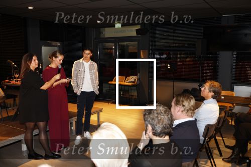 Almere 4 november 2024
Boekpresentatie Alex Pastoor bij stadion Almere city. Alex Pastoor met zijn kinderen