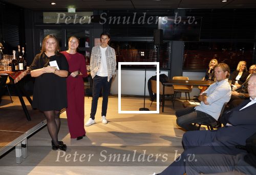 Almere 4 november 2024
Boekpresentatie Alex Pastoor bij stadion Almere city. Alex Pastoor met zijn kinderen