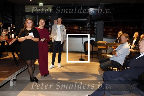 Almere 4 november 2024
Boekpresentatie Alex Pastoor bij stadion Almere city. Alex Pastoor met zijn kinderen
