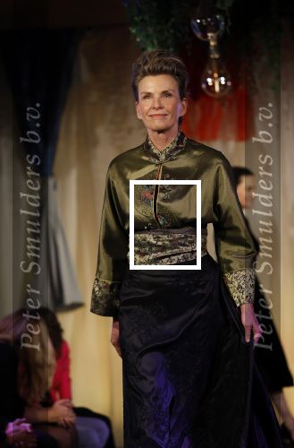 Amsterdam 2 december 2024
Addy v d Krommenacker heeft kleding ontworpen voor terre des Hommes .
oa Carolien ter Linden Jet de Nijs Justine Marcella Dwight v d Vijver Duco Bauwens Marianne Timmer en Laurien Verstraten liepen mee met de show.