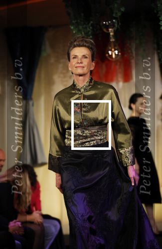 Amsterdam 2 december 2024
Addy v d Krommenacker heeft kleding ontworpen voor terre des Hommes .
oa Carolien ter Linden Jet de Nijs Justine Marcella Dwight v d Vijver Duco Bauwens Marianne Timmer en Laurien Verstraten liepen mee met de show.