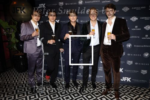 Amsterdam 23 oktober 2024
JFK greatest man award in de Ventuno Skylounge in Amsterdam. Beau v Erven Dorens werd gekozen tot Greatest man . Hij kwam met 3 zoons en Mark v Eeuwen