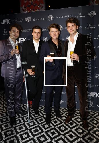 Amsterdam 23 oktober 2024
JFK greatest man award in de Ventuno Skylounge in Amsterdam. Beau v Erven Dorens werd gekozen tot Greatest man . Hij kwam met 3 zoons en Mark v Eeuwen