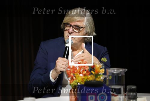 Hilversum 21 november 2024
Nicole Buch presenteert event over haar man Menno Buch bij beeld en geluid . Erland Galjaard en Bert v d Veer spreken ook .