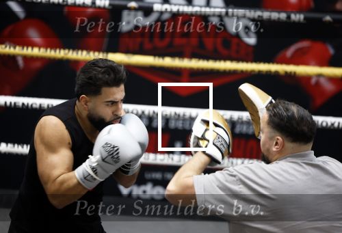 Hoofddorp 25 november 2024
Training Boxing influencers met oa Dave Roelvink Bravo Mark Schaaf  Geraldo Holzken Niek Holzken Roy  Meyer Goudtje Oussama Ahammoud Boer Ayoub en Sem v Dijk . Monica Geuze en Kaj Gorgels presenteren het .