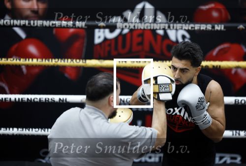 Hoofddorp 25 november 2024
Training Boxing influencers met oa Dave Roelvink Bravo Mark Schaaf  Geraldo Holzken Niek Holzken Roy  Meyer Goudtje Oussama Ahammoud Boer Ayoub en Sem v Dijk . Monica Geuze en Kaj Gorgels presenteren het .