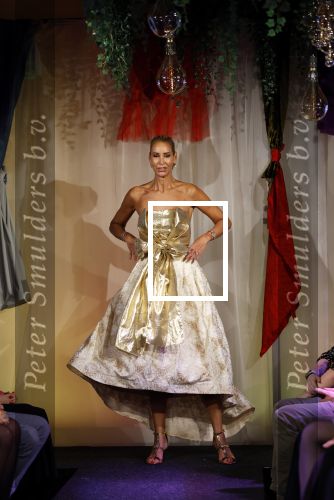 Amsterdam 2 december 2024
Addy v d Krommenacker heeft kleding ontworpen voor terre des Hommes .
oa Carolien ter Linden Jet de Nijs Justine Marcella Dwight v d Vijver Duco Bauwens Marianne Timmer en Laurien Verstraten liepen mee met de show.