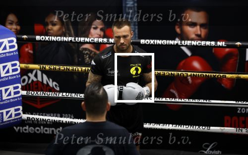 Hoofddorp 25 november 2024
Training Boxing influencers met oa Dave Roelvink Bravo Mark Schaaf  Geraldo Holzken Niek Holzken Roy  Meyer Goudtje Oussama Ahammoud Boer Ayoub en Sem v Dijk . Monica Geuze en Kaj Gorgels presenteren het .