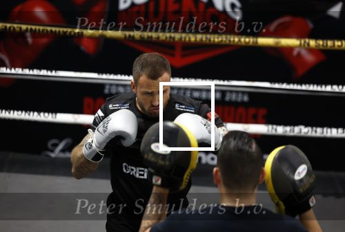 Hoofddorp 25 november 2024
Training Boxing influencers met oa Dave Roelvink Bravo Mark Schaaf  Geraldo Holzken Niek Holzken Roy  Meyer Goudtje Oussama Ahammoud Boer Ayoub en Sem v Dijk . Monica Geuze en Kaj Gorgels presenteren het .