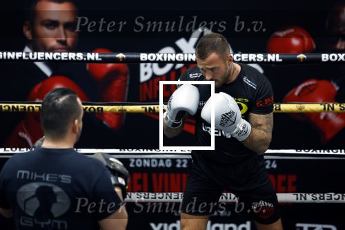 Hoofddorp 25 november 2024
Training Boxing influencers met oa Dave Roelvink Bravo Mark Schaaf  Geraldo Holzken Niek Holzken Roy  Meyer Goudtje Oussama Ahammoud Boer Ayoub en Sem v Dijk . Monica Geuze en Kaj Gorgels presenteren het .