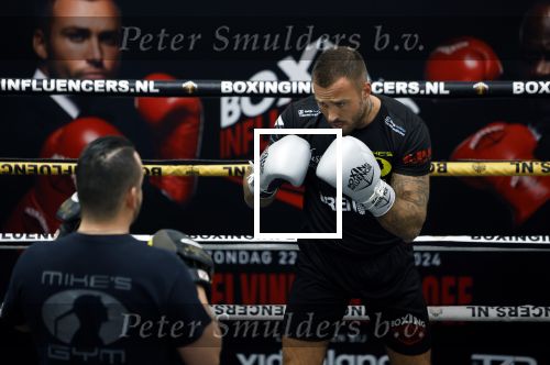 Hoofddorp 25 november 2024
Training Boxing influencers met oa Dave Roelvink Bravo Mark Schaaf  Geraldo Holzken Niek Holzken Roy  Meyer Goudtje Oussama Ahammoud Boer Ayoub en Sem v Dijk . Monica Geuze en Kaj Gorgels presenteren het .