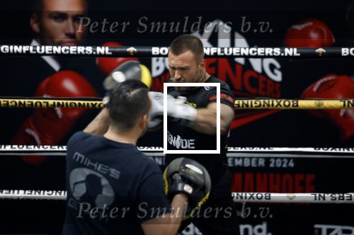 Hoofddorp 25 november 2024
Training Boxing influencers met oa Dave Roelvink Bravo Mark Schaaf  Geraldo Holzken Niek Holzken Roy  Meyer Goudtje Oussama Ahammoud Boer Ayoub en Sem v Dijk . Monica Geuze en Kaj Gorgels presenteren het .
