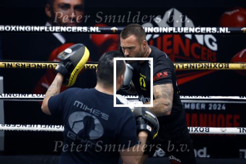 Hoofddorp 25 november 2024
Training Boxing influencers met oa Dave Roelvink Bravo Mark Schaaf  Geraldo Holzken Niek Holzken Roy  Meyer Goudtje Oussama Ahammoud Boer Ayoub en Sem v Dijk . Monica Geuze en Kaj Gorgels presenteren het .