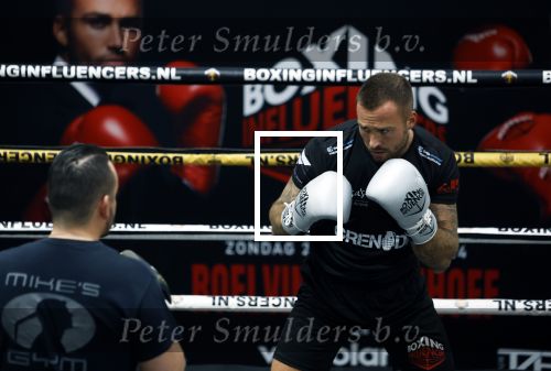 Hoofddorp 25 november 2024
Training Boxing influencers met oa Dave Roelvink Bravo Mark Schaaf  Geraldo Holzken Niek Holzken Roy  Meyer Goudtje Oussama Ahammoud Boer Ayoub en Sem v Dijk . Monica Geuze en Kaj Gorgels presenteren het .
