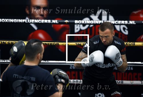 Hoofddorp 25 november 2024
Training Boxing influencers met oa Dave Roelvink Bravo Mark Schaaf  Geraldo Holzken Niek Holzken Roy  Meyer Goudtje Oussama Ahammoud Boer Ayoub en Sem v Dijk . Monica Geuze en Kaj Gorgels presenteren het .