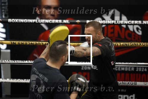 Hoofddorp 25 november 2024
Training Boxing influencers met oa Dave Roelvink Bravo Mark Schaaf  Geraldo Holzken Niek Holzken Roy  Meyer Goudtje Oussama Ahammoud Boer Ayoub en Sem v Dijk . Monica Geuze en Kaj Gorgels presenteren het .
