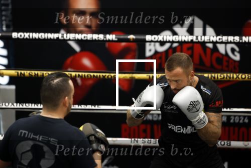 Hoofddorp 25 november 2024
Training Boxing influencers met oa Dave Roelvink Bravo Mark Schaaf  Geraldo Holzken Niek Holzken Roy  Meyer Goudtje Oussama Ahammoud Boer Ayoub en Sem v Dijk . Monica Geuze en Kaj Gorgels presenteren het .