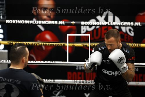 Hoofddorp 25 november 2024
Training Boxing influencers met oa Dave Roelvink Bravo Mark Schaaf  Geraldo Holzken Niek Holzken Roy  Meyer Goudtje Oussama Ahammoud Boer Ayoub en Sem v Dijk . Monica Geuze en Kaj Gorgels presenteren het .