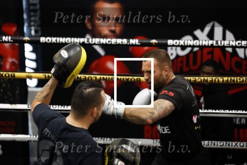 Hoofddorp 25 november 2024
Training Boxing influencers met oa Dave Roelvink Bravo Mark Schaaf  Geraldo Holzken Niek Holzken Roy  Meyer Goudtje Oussama Ahammoud Boer Ayoub en Sem v Dijk . Monica Geuze en Kaj Gorgels presenteren het .