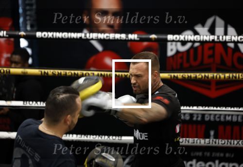 Hoofddorp 25 november 2024
Training Boxing influencers met oa Dave Roelvink Bravo Mark Schaaf  Geraldo Holzken Niek Holzken Roy  Meyer Goudtje Oussama Ahammoud Boer Ayoub en Sem v Dijk . Monica Geuze en Kaj Gorgels presenteren het .
