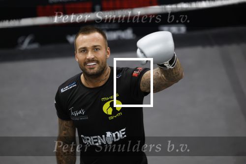 Hoofddorp 25 november 2024
Training Boxing influencers met oa Dave Roelvink Bravo Mark Schaaf  Geraldo Holzken Niek Holzken Roy  Meyer Goudtje Oussama Ahammoud Boer Ayoub en Sem v Dijk . Monica Geuze en Kaj Gorgels presenteren het .