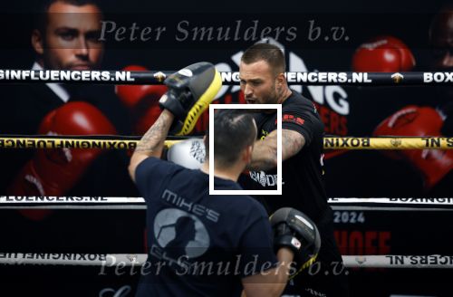 Hoofddorp 25 november 2024
Training Boxing influencers met oa Dave Roelvink Bravo Mark Schaaf  Geraldo Holzken Niek Holzken Roy  Meyer Goudtje Oussama Ahammoud Boer Ayoub en Sem v Dijk . Monica Geuze en Kaj Gorgels presenteren het .