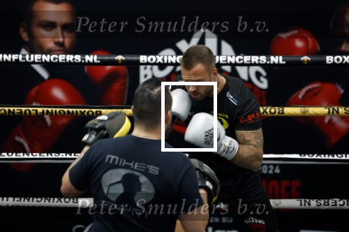 Hoofddorp 25 november 2024
Training Boxing influencers met oa Dave Roelvink Bravo Mark Schaaf  Geraldo Holzken Niek Holzken Roy  Meyer Goudtje Oussama Ahammoud Boer Ayoub en Sem v Dijk . Monica Geuze en Kaj Gorgels presenteren het .