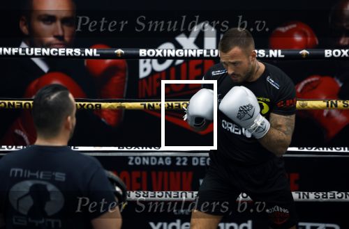 Hoofddorp 25 november 2024
Training Boxing influencers met oa Dave Roelvink Bravo Mark Schaaf  Geraldo Holzken Niek Holzken Roy  Meyer Goudtje Oussama Ahammoud Boer Ayoub en Sem v Dijk . Monica Geuze en Kaj Gorgels presenteren het .