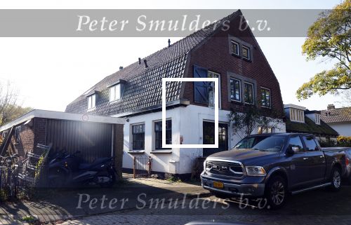 Abcoude 25 oktober 2024
De dag voor zijn rouwen heeft Douwe Bob een BBQ met vrienden in zijn tuin.