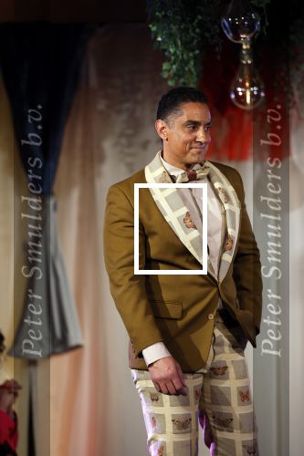 Amsterdam 2 december 2024
Addy v d Krommenacker heeft kleding ontworpen voor terre des Hommes .
oa Carolien ter Linden Jet de Nijs Justine Marcella Dwight v d Vijver Duco Bauwens Marianne Timmer en Laurien Verstraten liepen mee met de show.