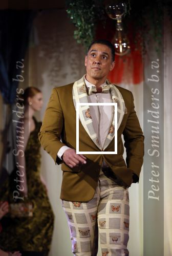 Amsterdam 2 december 2024
Addy v d Krommenacker heeft kleding ontworpen voor terre des Hommes .
oa Carolien ter Linden Jet de Nijs Justine Marcella Dwight v d Vijver Duco Bauwens Marianne Timmer en Laurien Verstraten liepen mee met de show.