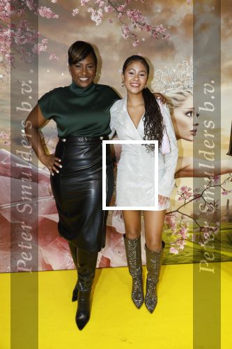 Amsterdam 3 december 2024
Premiere Wicked in Tuschinski. Edsilia Rombley met dochter