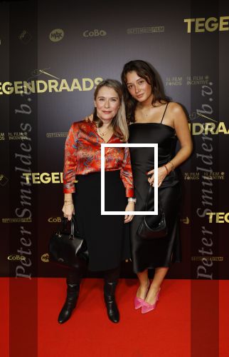 Amsterdam 4 november 2024
Premiere tegendraads in Tuschinski . Elle v Rijn met dochter Feline Neyndorff