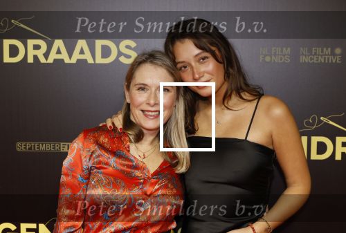 Amsterdam 4 november 2024
Premiere tegendraads in Tuschinski . Elle v Rijn met dochter Feline Neyndorff