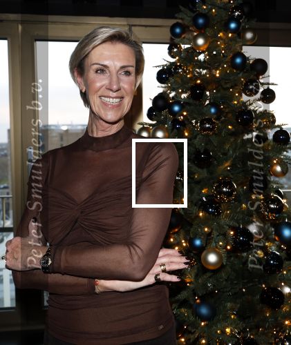 Amsterdam 3 december 2024
Boekpresentatie Els v Roode (B&B vol liefde) in het fashion hotel Haar dochters Josephine en Isabelle kregen het eerste exemplaar.
