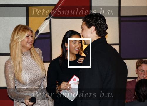 Amsterdam 12 november 2024
Boekpresentatie Estelle Cruijff in restaurant Bisous .  Estelle Cruijff Maxim Gullit en Joelle Gullit