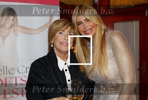 Amsterdam 12 november 2024
Boekpresentatie Estelle Cruijff in restaurant Bisous .  Estelle Cruijff met moeder