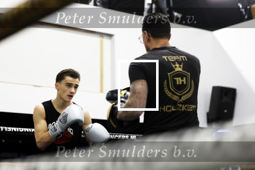 Hoofddorp 25 november 2024
Training Boxing influencers met oa Dave Roelvink Bravo Mark Schaaf  Geraldo Holzken Niek Holzken Roy  Meyer Goudtje Oussama Ahammoud Boer Ayoub en Sem v Dijk . Monica Geuze en Kaj Gorgels presenteren het .