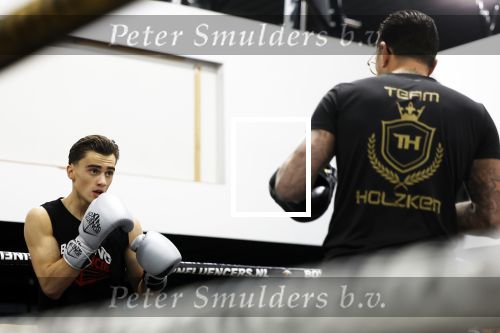 Hoofddorp 25 november 2024
Training Boxing influencers met oa Dave Roelvink Bravo Mark Schaaf  Geraldo Holzken Niek Holzken Roy  Meyer Goudtje Oussama Ahammoud Boer Ayoub en Sem v Dijk . Monica Geuze en Kaj Gorgels presenteren het .
