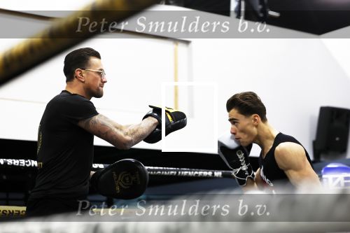 Hoofddorp 25 november 2024
Training Boxing influencers met oa Dave Roelvink Bravo Mark Schaaf  Geraldo Holzken Niek Holzken Roy  Meyer Goudtje Oussama Ahammoud Boer Ayoub en Sem v Dijk . Monica Geuze en Kaj Gorgels presenteren het .