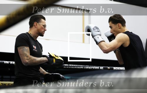 Hoofddorp 25 november 2024
Training Boxing influencers met oa Dave Roelvink Bravo Mark Schaaf  Geraldo Holzken Niek Holzken Roy  Meyer Goudtje Oussama Ahammoud Boer Ayoub en Sem v Dijk . Monica Geuze en Kaj Gorgels presenteren het .